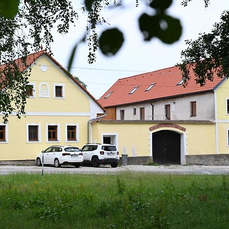 Penzion Mezi Radky Jindrichuv Hradec Bagian luar foto