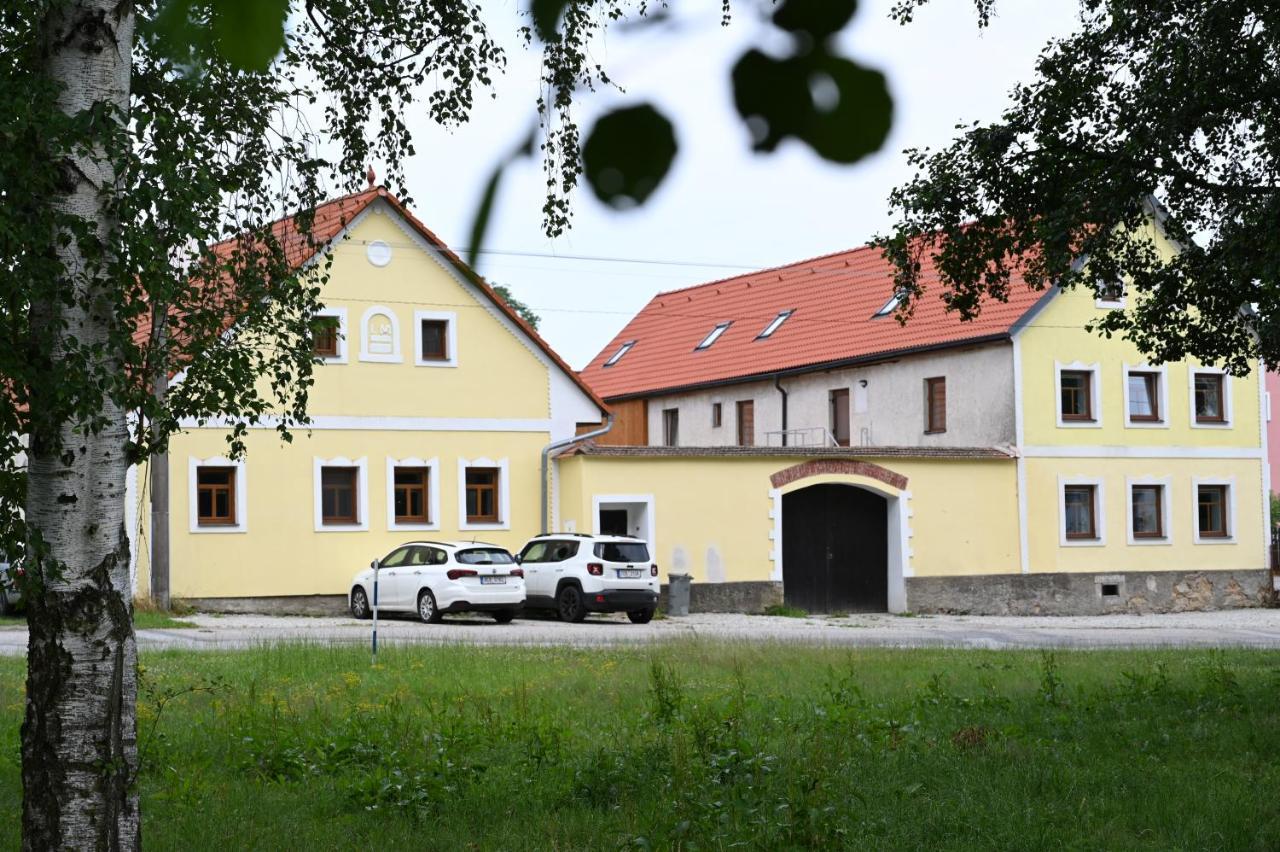 Penzion Mezi Radky Jindrichuv Hradec Bagian luar foto