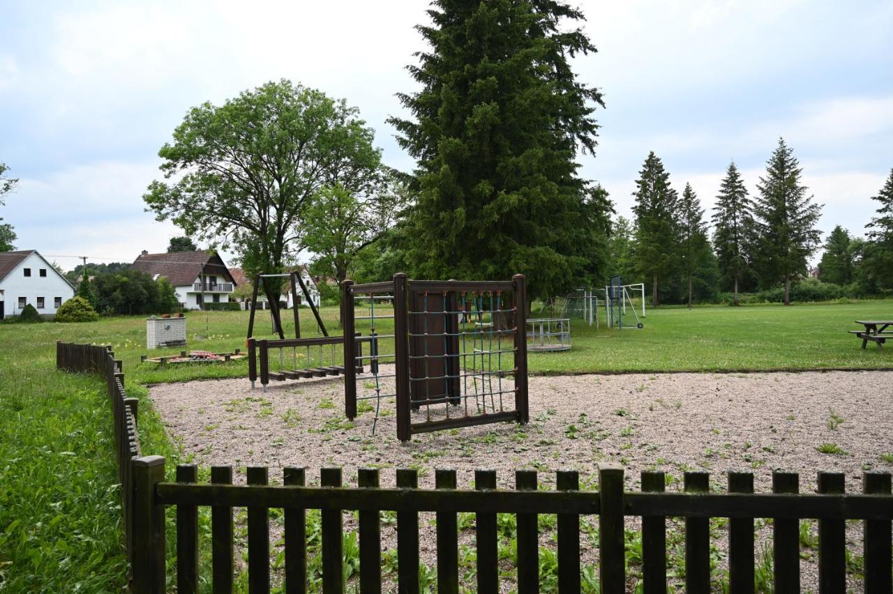 Penzion Mezi Radky Jindrichuv Hradec Bagian luar foto