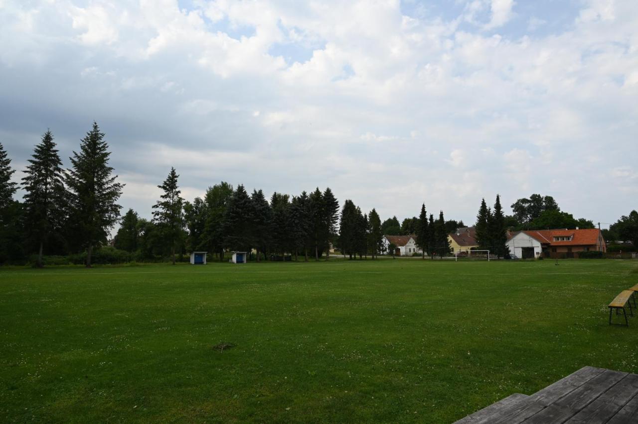 Penzion Mezi Radky Jindrichuv Hradec Bagian luar foto