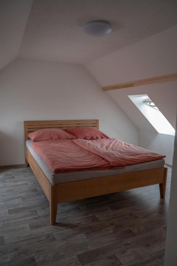 Penzion Mezi Radky Jindrichuv Hradec Bagian luar foto